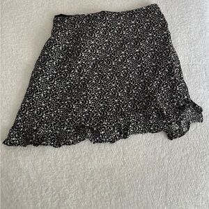 Forever 21 Black and White Floral Mini Skirt
